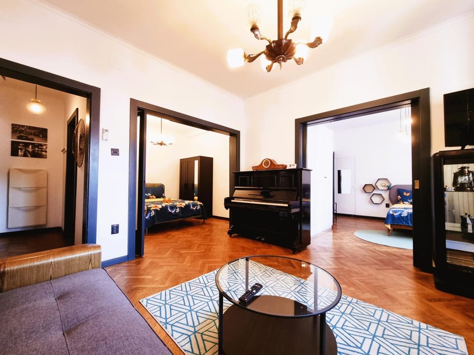Living room, Photo of the whole room, Seating area