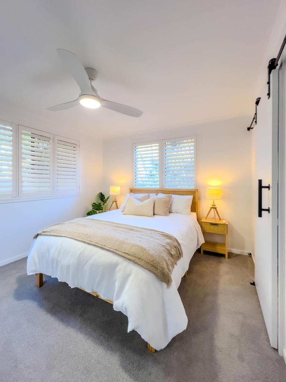 Bed, Photo of the whole room, Bedroom, fireplace