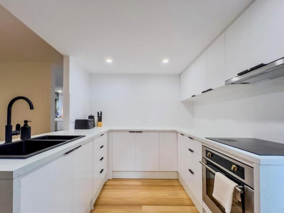 Burleigh Breeze Getaway Apartment in Burleigh Heads