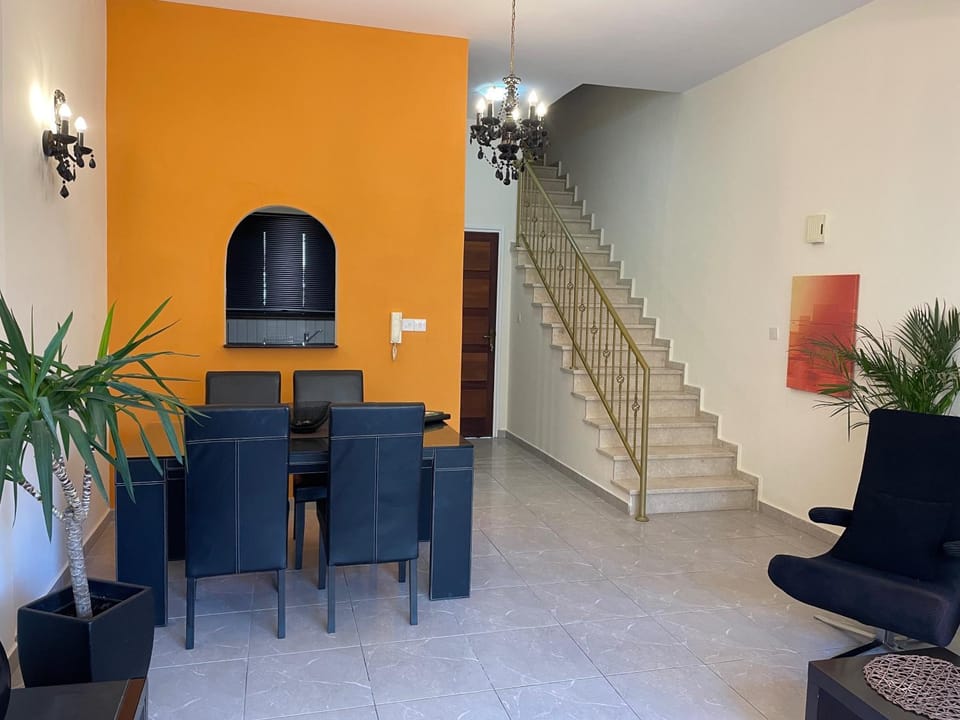 2 Bed Townhouse Sleeps 4 - Pool - Patio & Balcony Apartment in Paphos