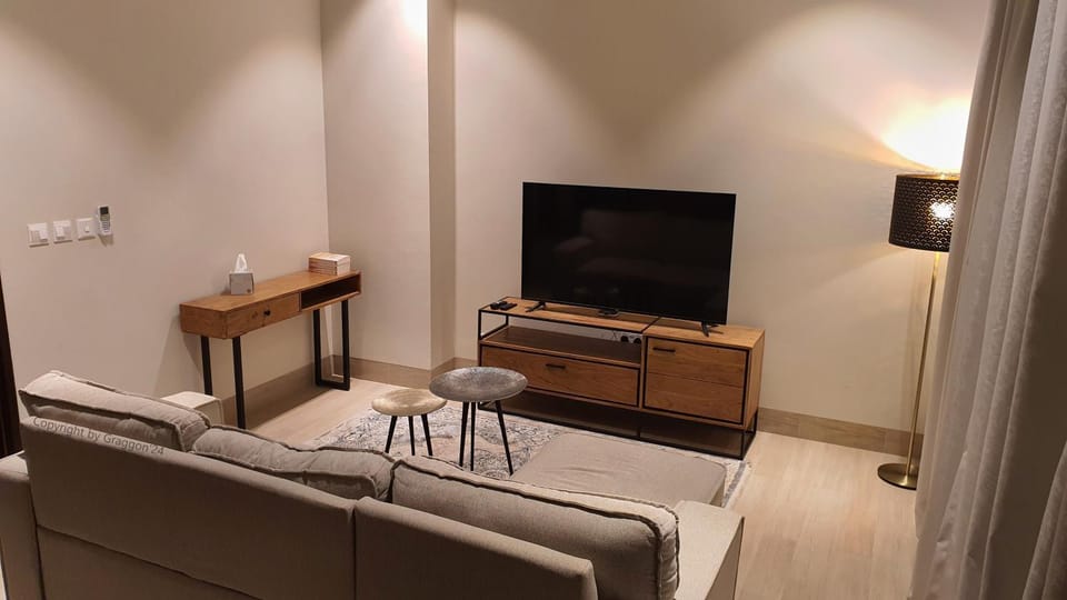Communal lounge/ TV room, TV and multimedia, Living room, Seating area, Evening entertainment