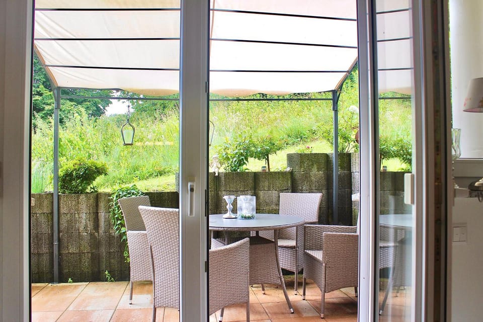 Spring, Day, Balcony/Terrace, Seating area, Dining area, Garden view
