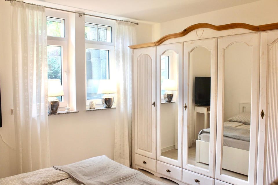 Bed, Photo of the whole room, Bedroom, wardrobe