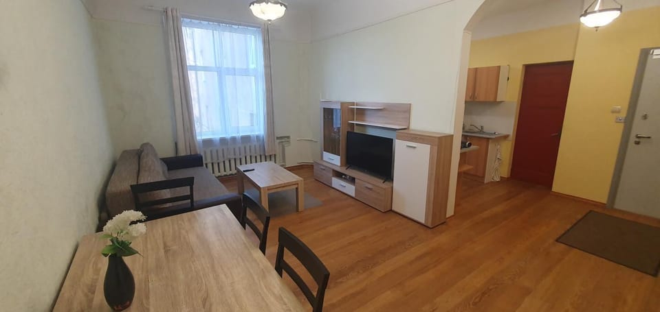 TV and multimedia, Living room, Seating area, Dining area