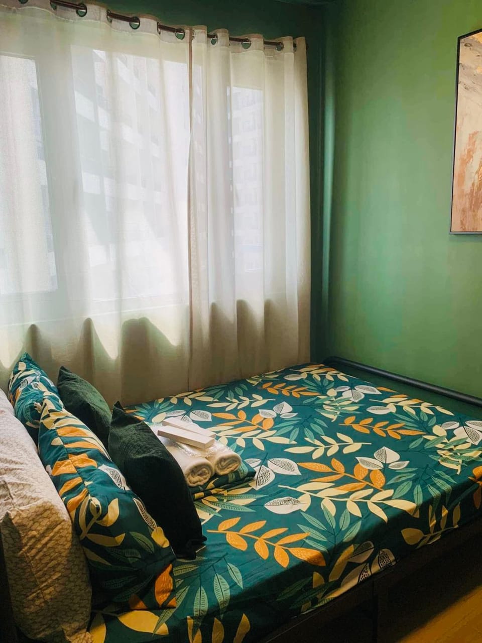 SPRING RESIDENCES - 2BR Condo near Airport with balcony and pool views Apartment hotel in Paranaque