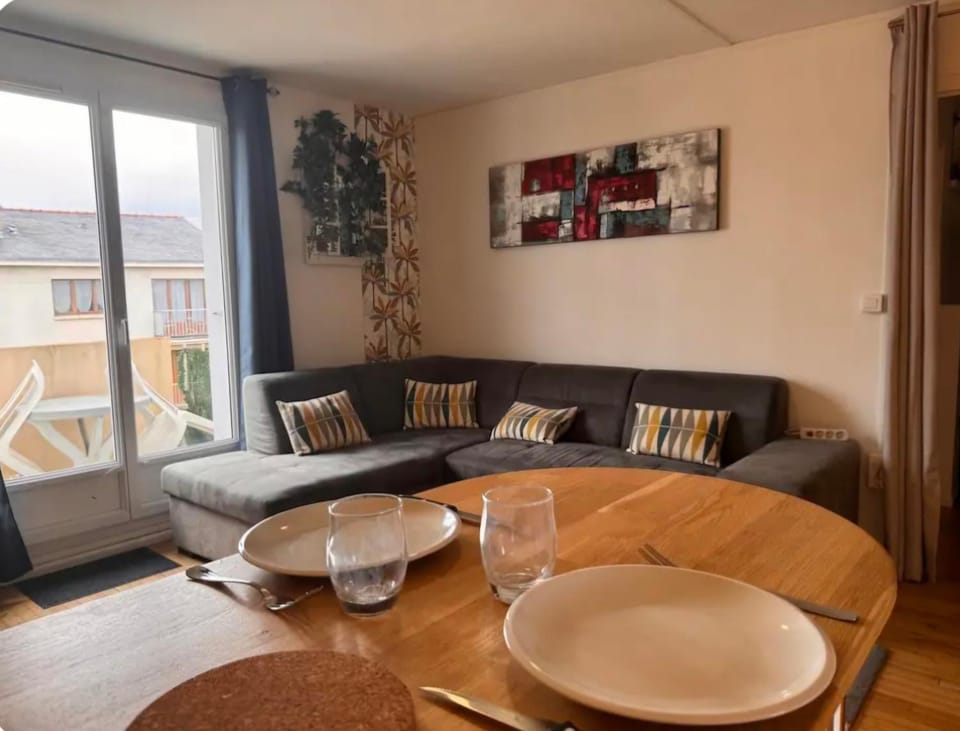 Spacieux T5 confort 9 pers Apartment in Angers