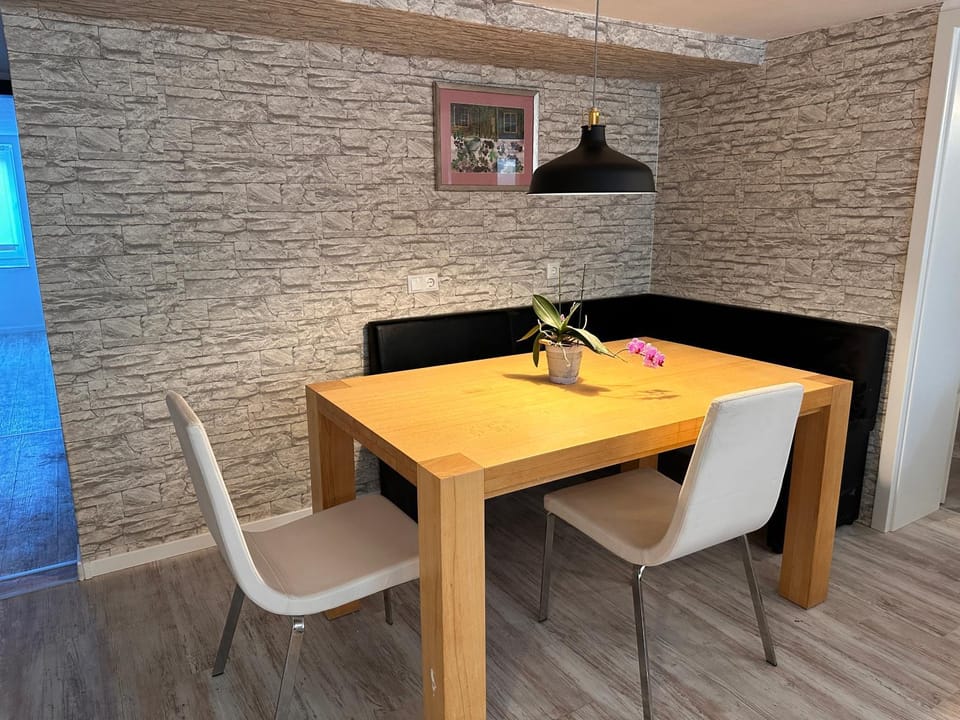 Seating area, Dining area
