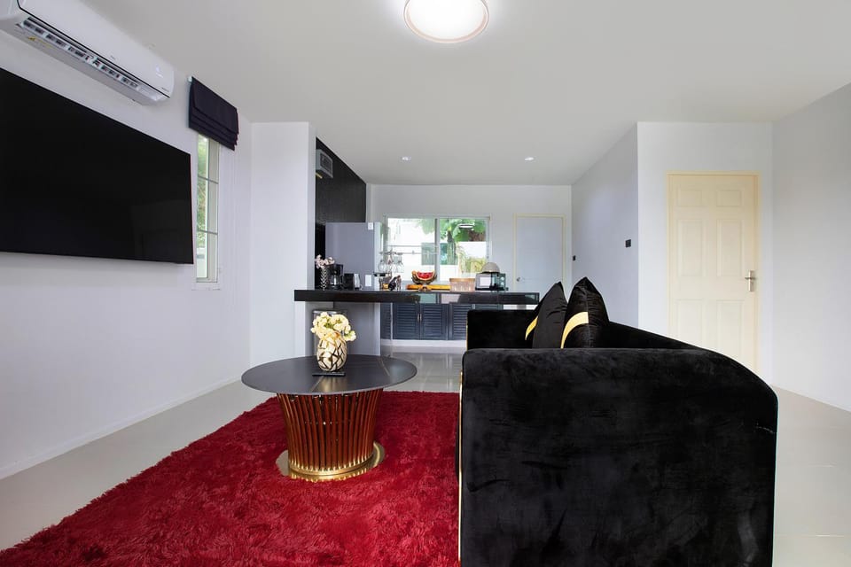 Kitchen or kitchenette, Living room, Seating area