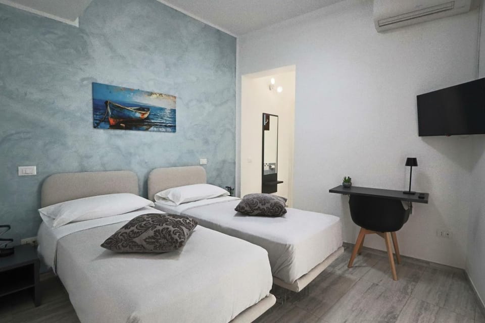 Bed, TV and multimedia, Photo of the whole room, Bedroom, air conditioner
