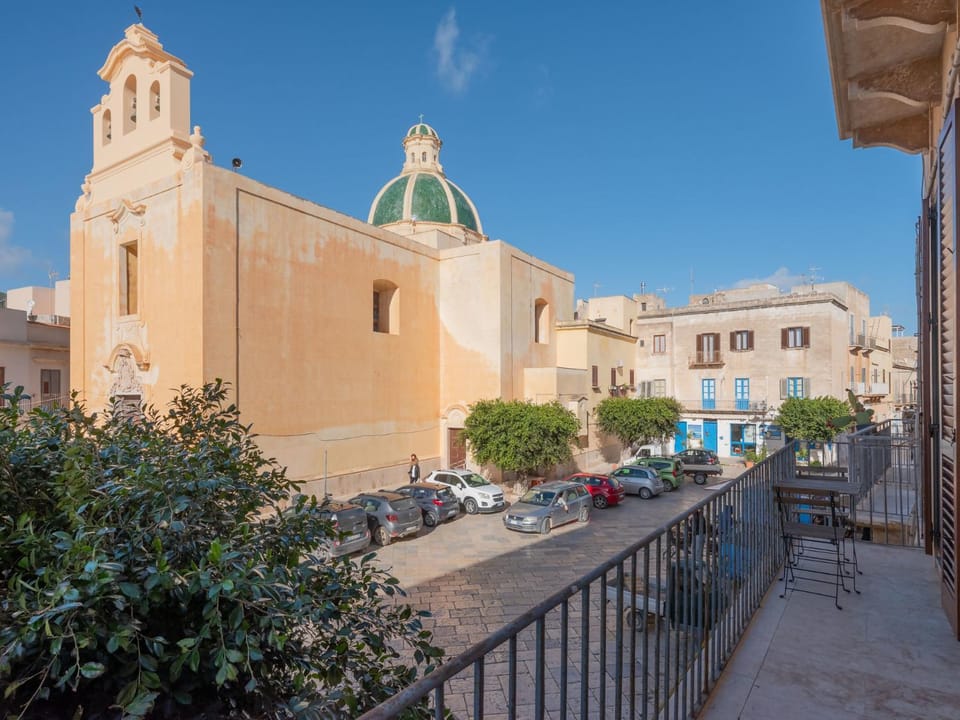 City view, Street view