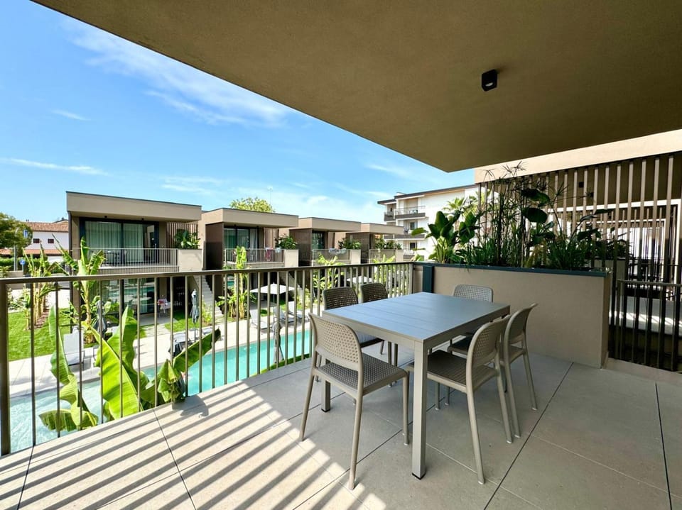 Balcony/Terrace, Pool view