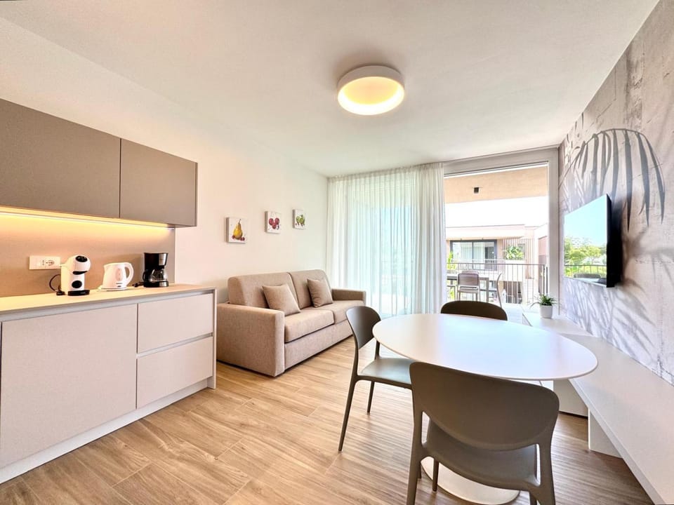 Living room, Dining area