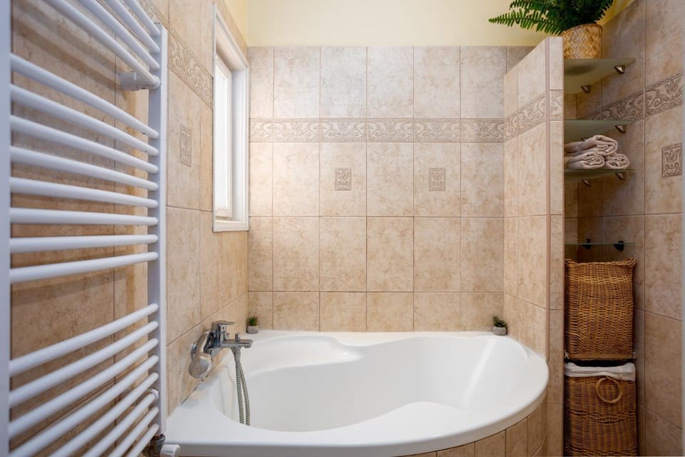 Bathroom, towels