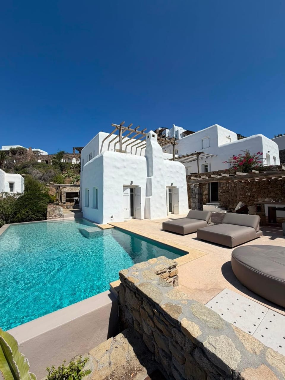 Property building, Patio, Nearby landmark, Day, Natural landscape, Pool view, Swimming pool, sunbed