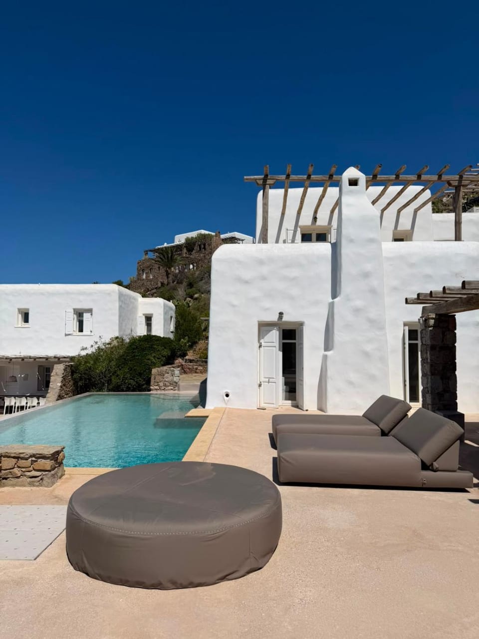 Property building, Patio, Day, Natural landscape, Seating area, Pool view, Swimming pool, sunbed
