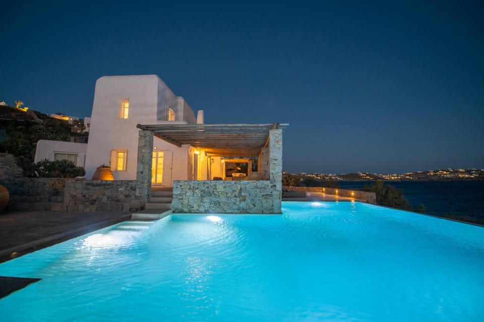 Topos exclusive Mykonos Villa in Agios Ioannis Diakoftis