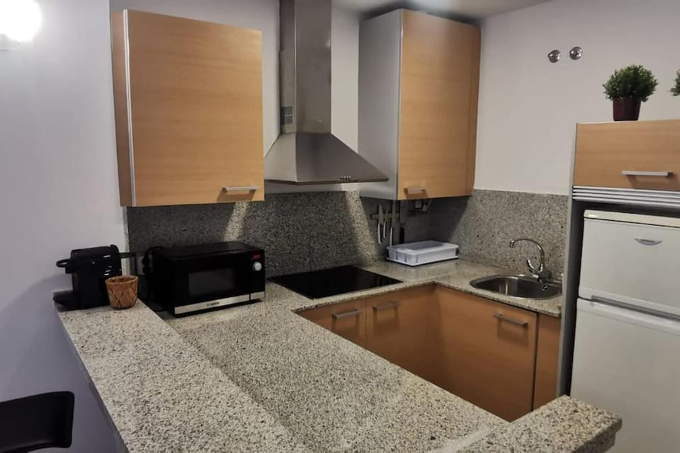 Cozy apartment with pool and private parking - Coruña Apartment in Madrid