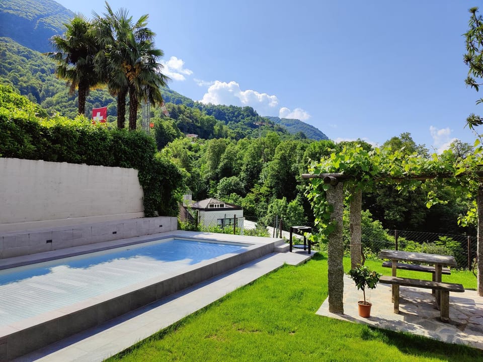 Natural landscape, Garden, Garden view, Mountain view, Pool view, Swimming pool, sunbed