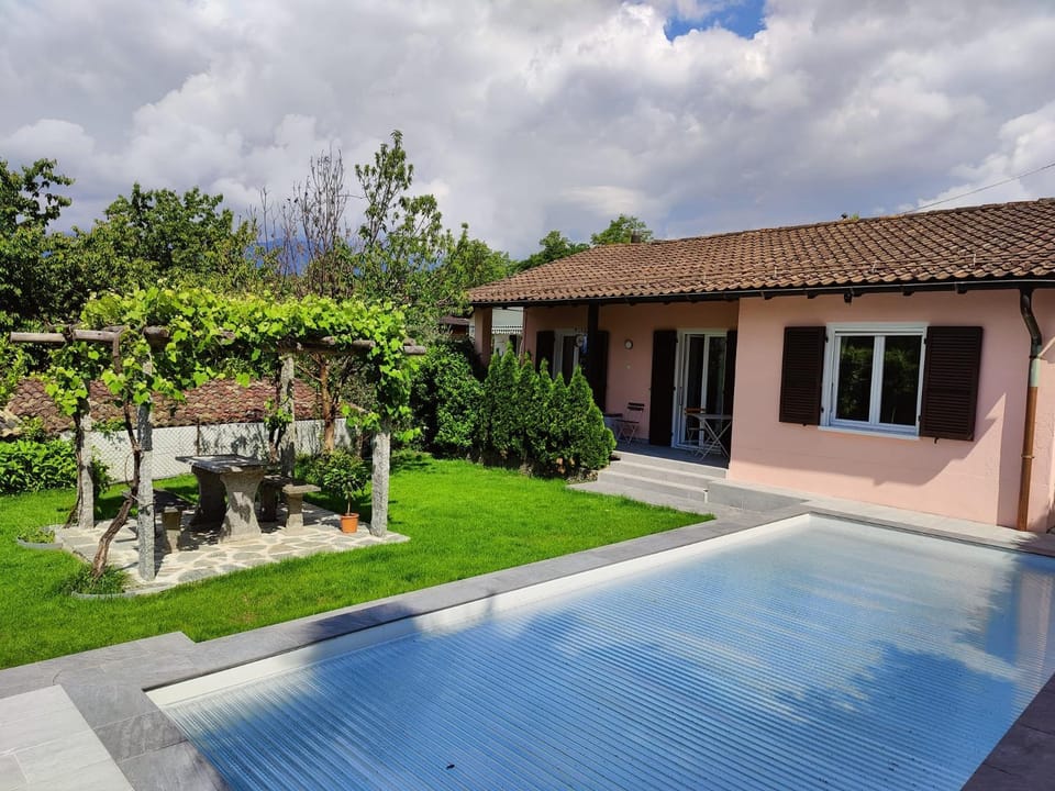 Property building, Garden, Garden view, Pool view, Swimming pool