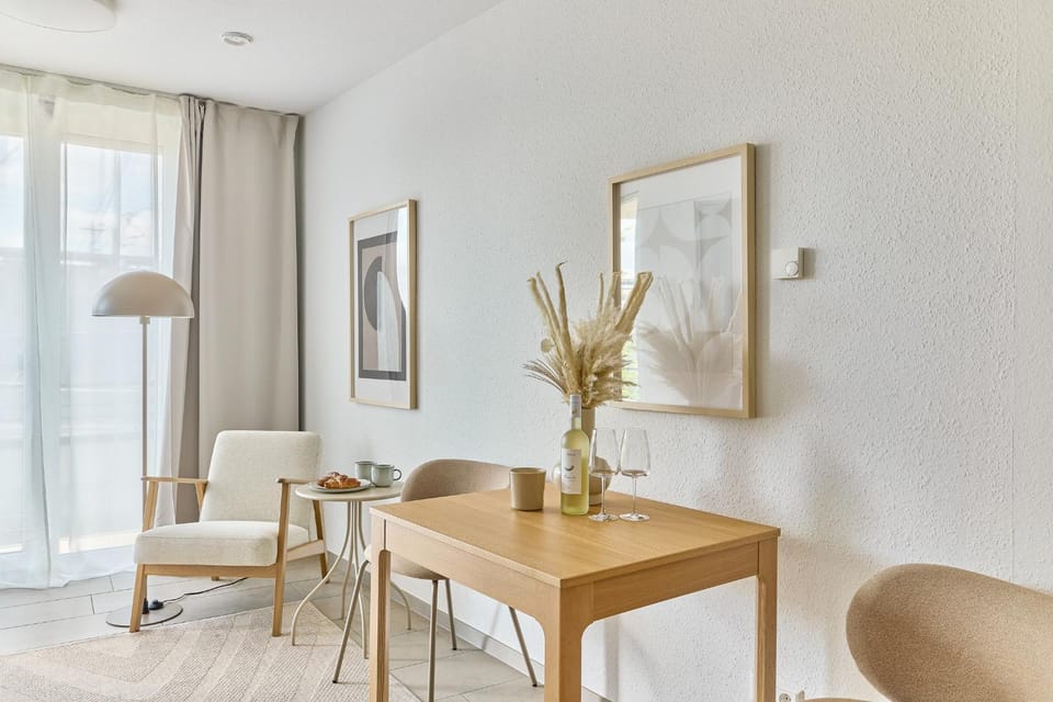 Seating area, Dining area