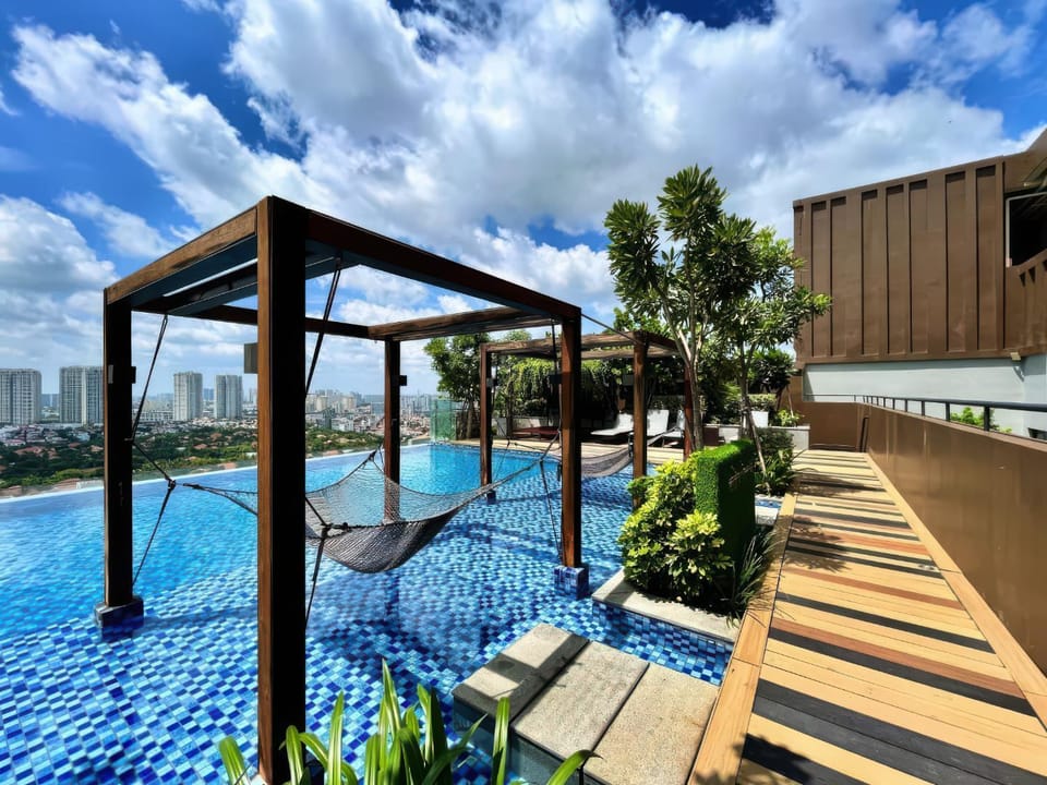 Property building, Patio, Day, Pool view, Swimming pool, sunbed