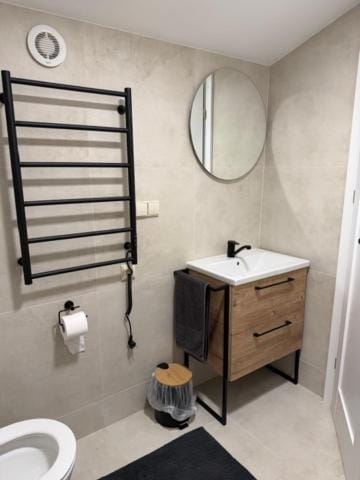 Toilet, Bathroom, towels