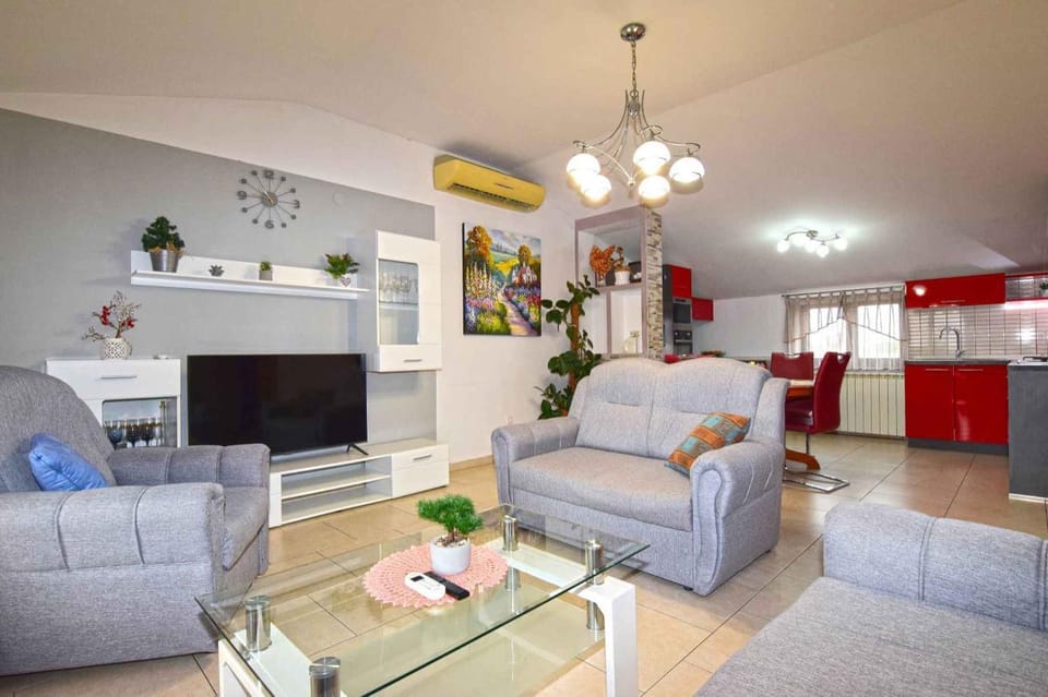 TV and multimedia, Living room, Seating area, air conditioner