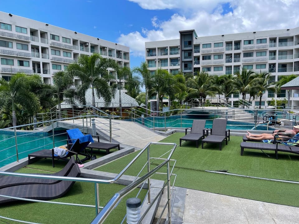 Property building, Day, Pool view, Swimming pool, sunbed