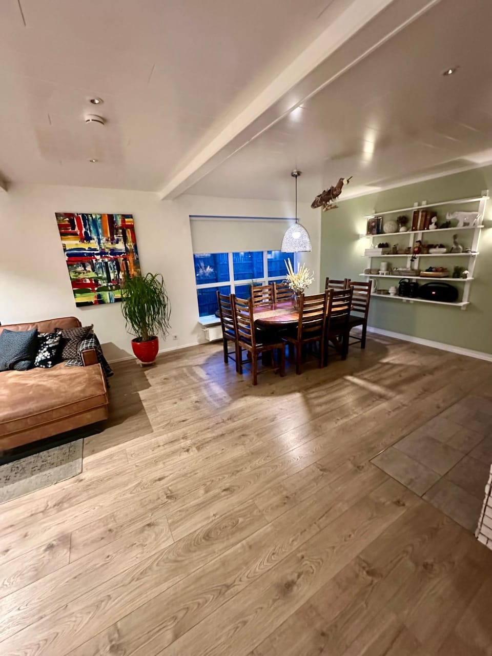 Communal lounge/ TV room, Game Room, TV and multimedia, Living room, Seating area, internet