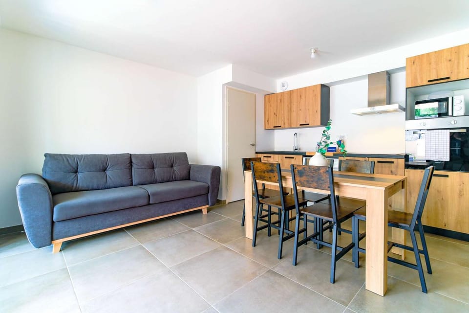 Kitchen or kitchenette, Living room, Dining area