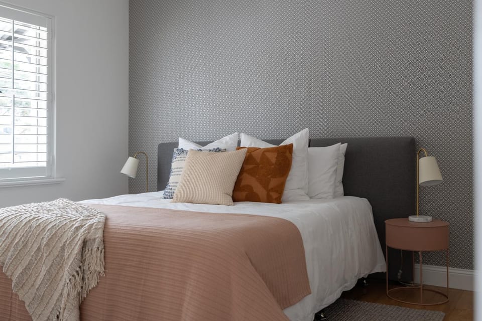 Bed, Bedroom, heating, air conditioner