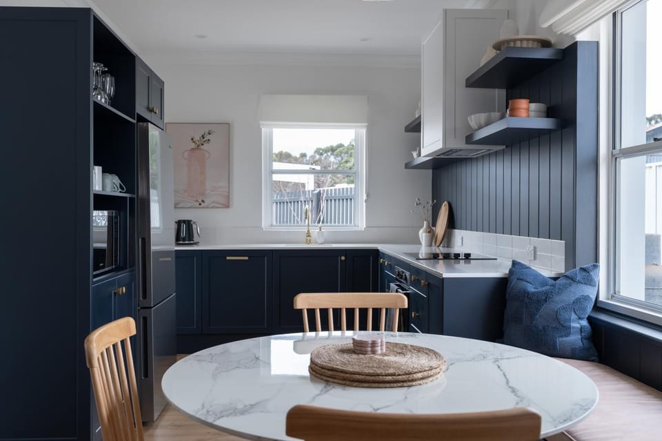 Seating area, Dining area, kitchen