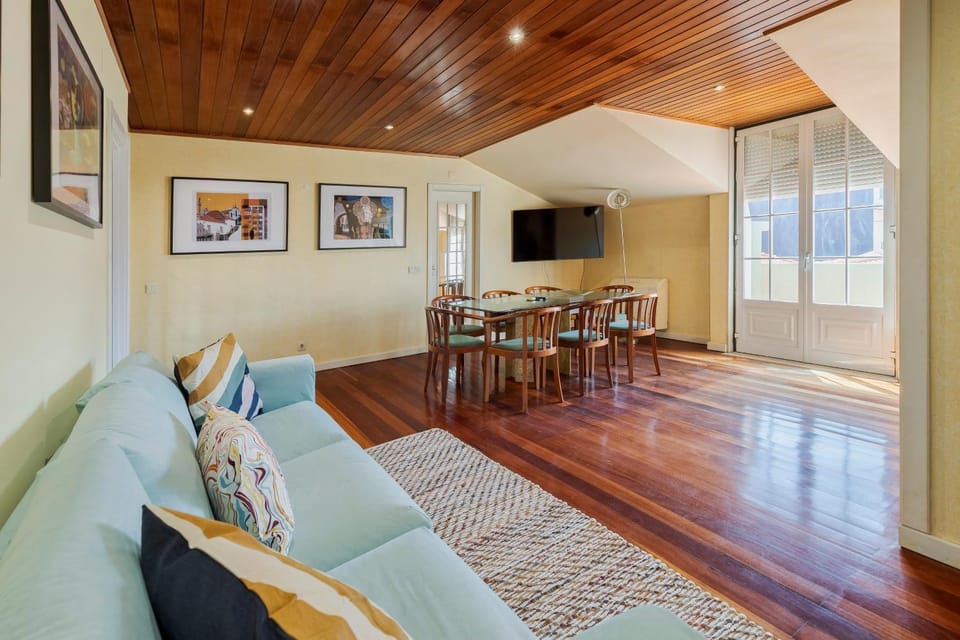 Communal lounge/ TV room, TV and multimedia, Living room, Dining area