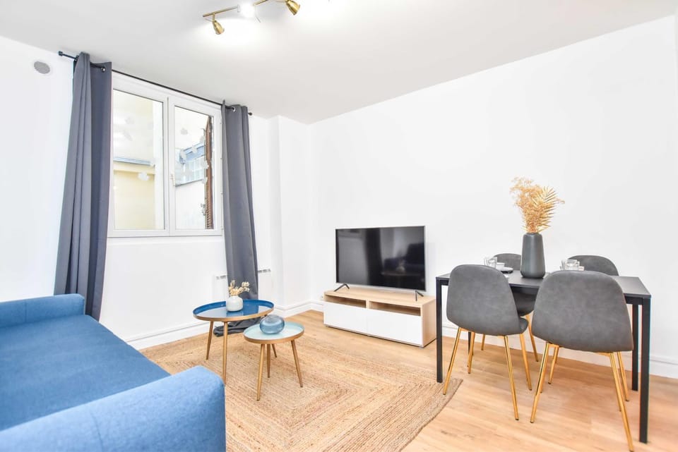 TV and multimedia, Living room, Dining area