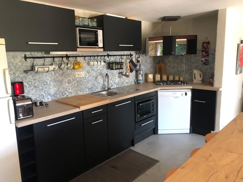 Kitchen or kitchenette