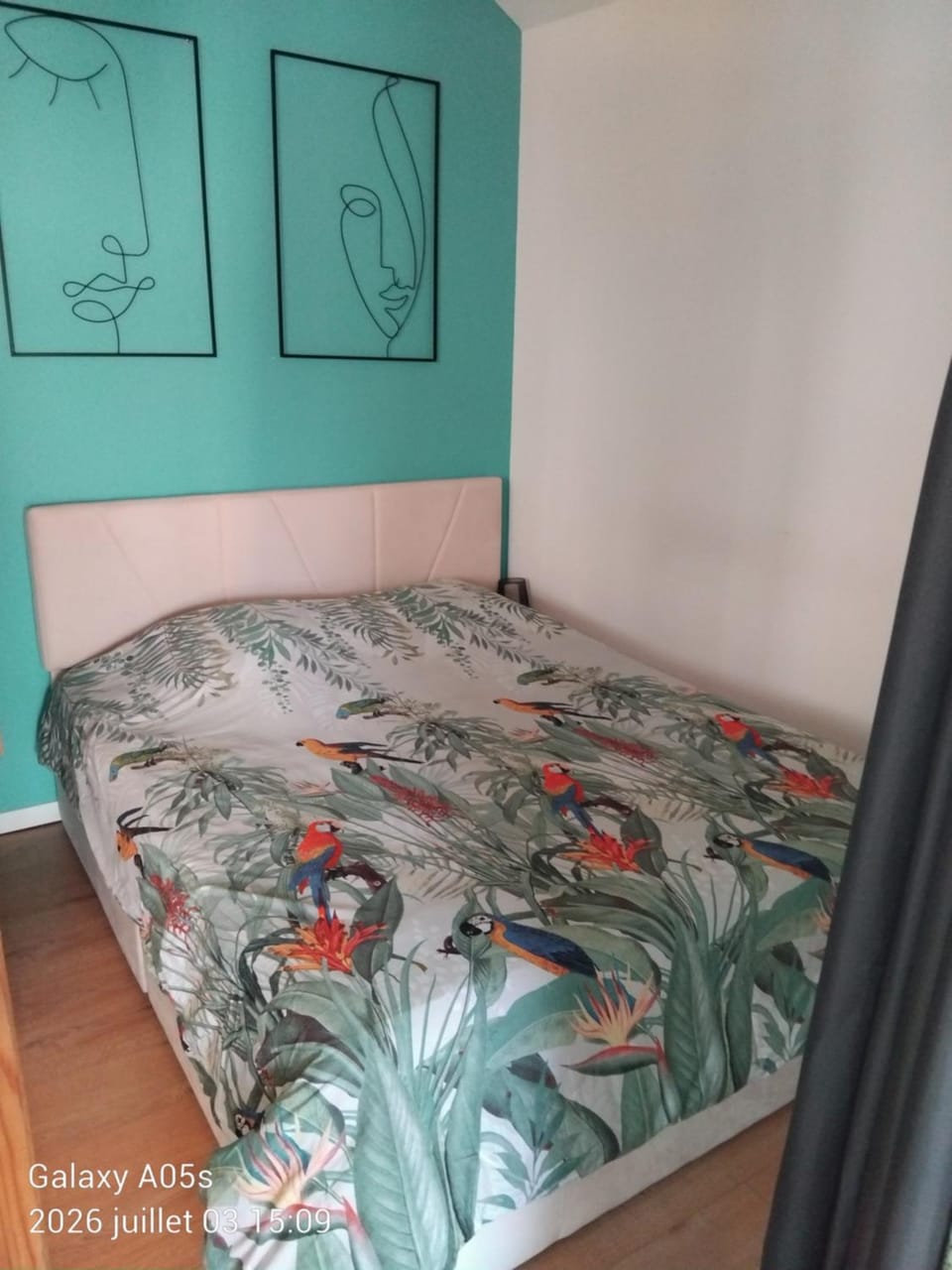 Photo of the whole room, Bedroom