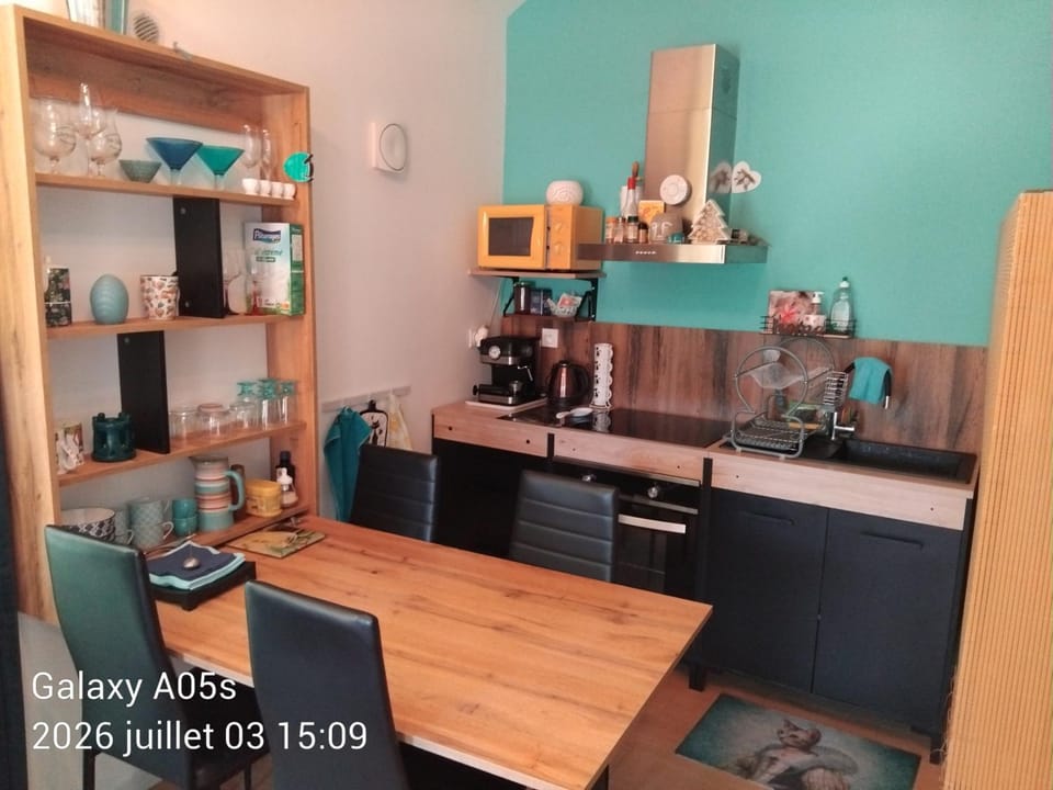 microwave, stove, kitchen