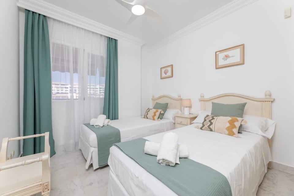 MARBELLA HOME RENTALS - Marina Banus, Puerto Banus, 2BR Best location, pool & parking Apartment in Marbella