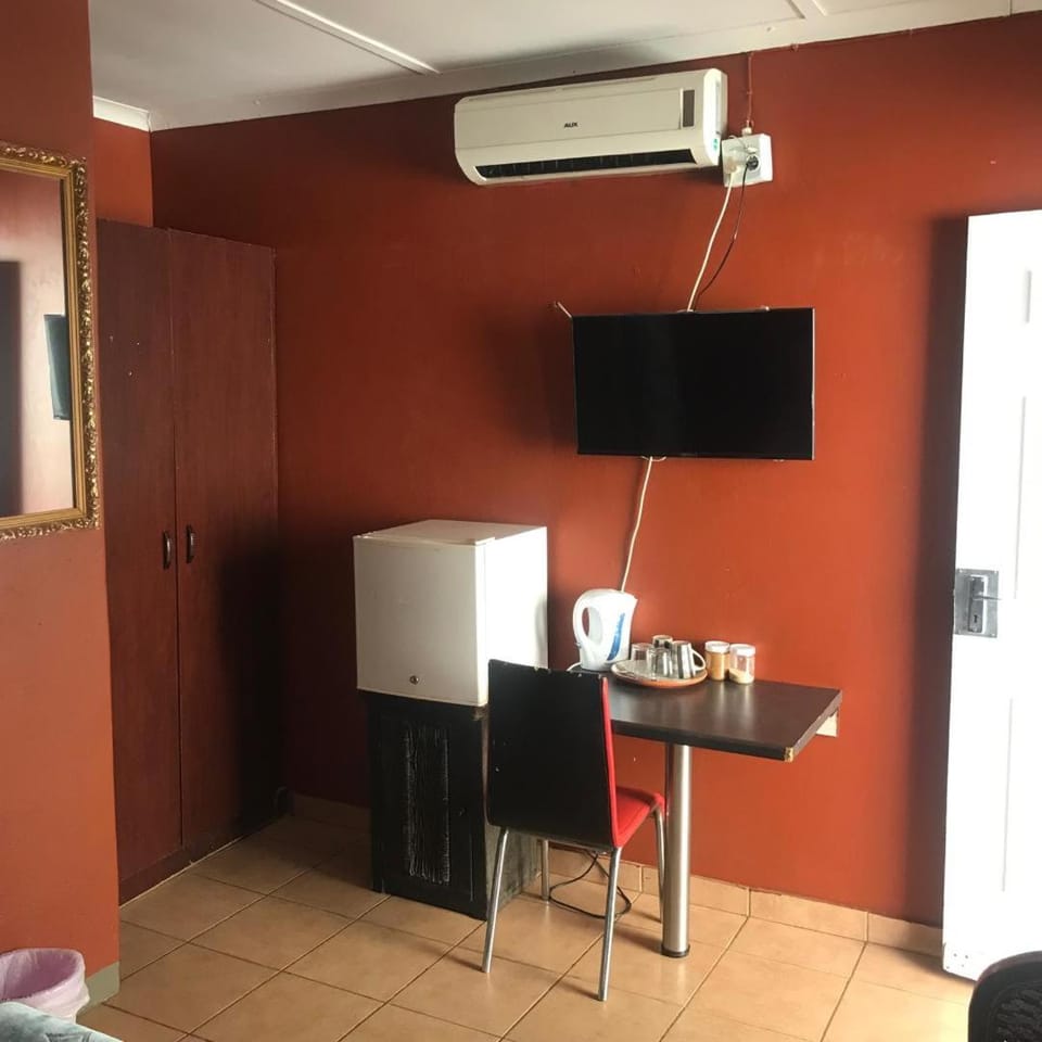 MONGILO GUESTHOUSE Bed and Breakfast in Windhoek