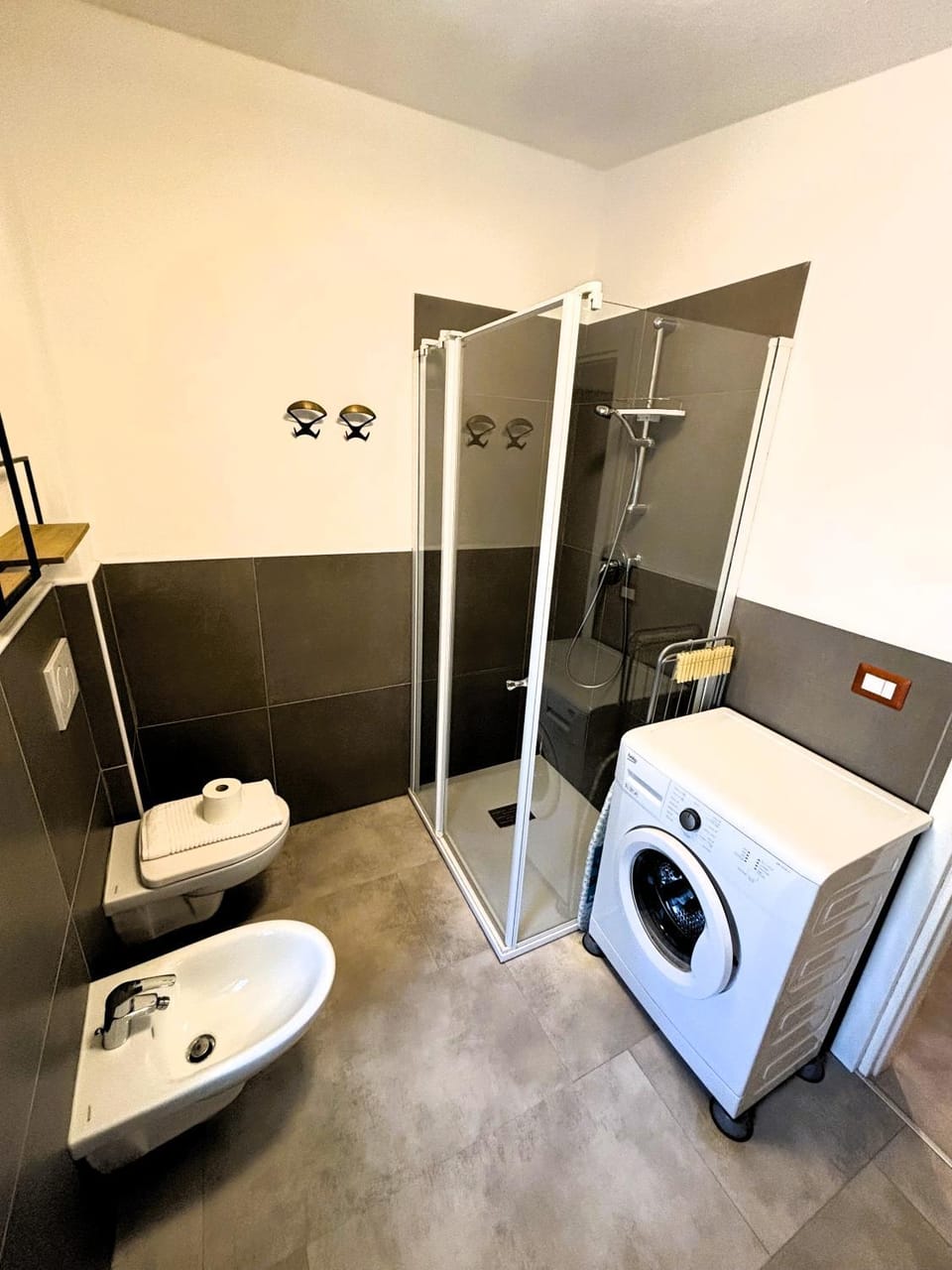 Bathroom, washing machine