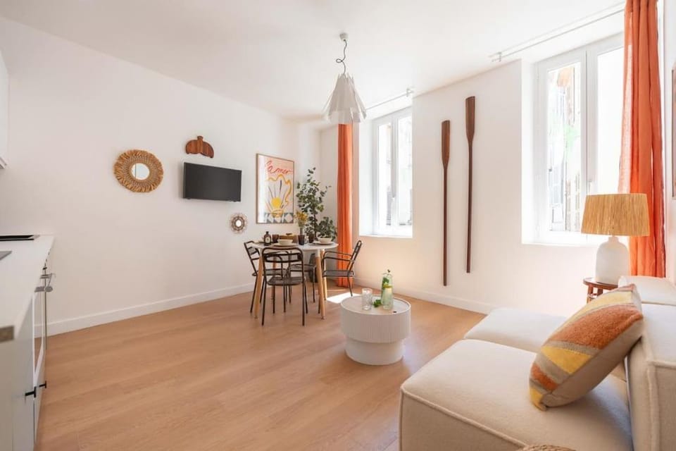 Communal lounge/ TV room, TV and multimedia, Living room, Seating area