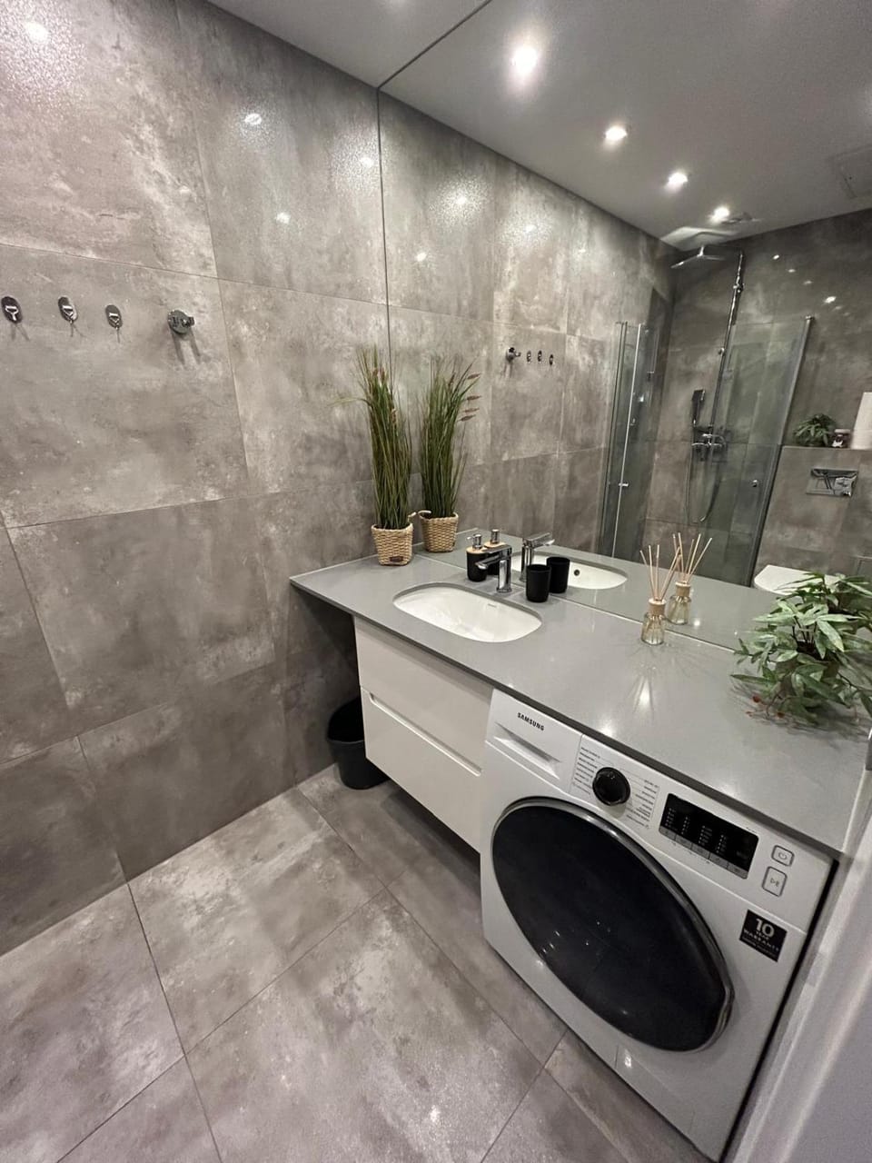 Shower, Bathroom, washing machine, dryer