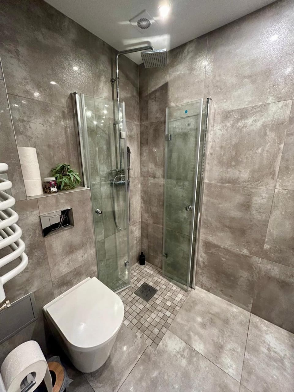 Shower, Toilet, Bathroom