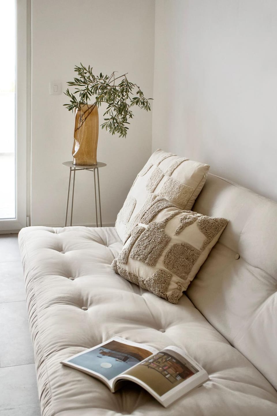 Bed, TV and multimedia, Living room, Seating area