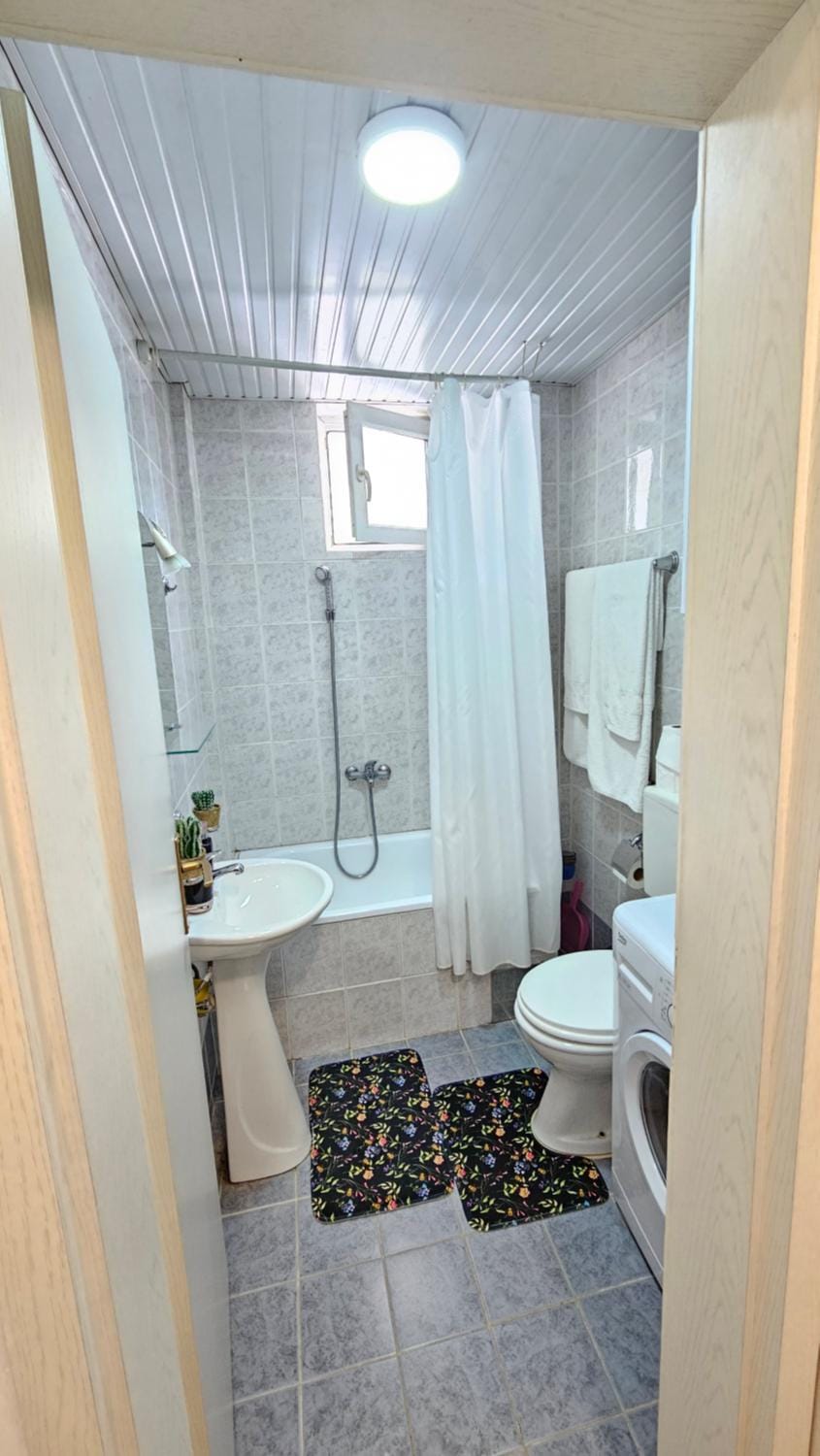 Shower, Toilet, Bathroom, Bath, towels