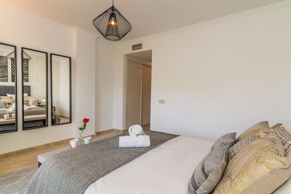 Excellent Banús with pool and parking RDR473 Apartment in Marbella