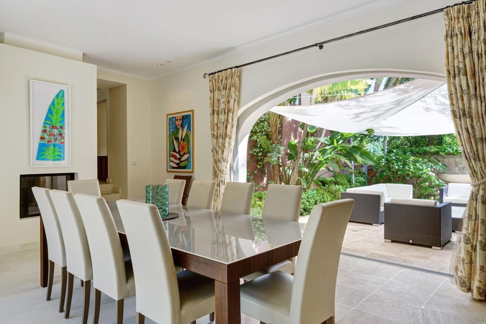 Garden, Seating area, Dining area