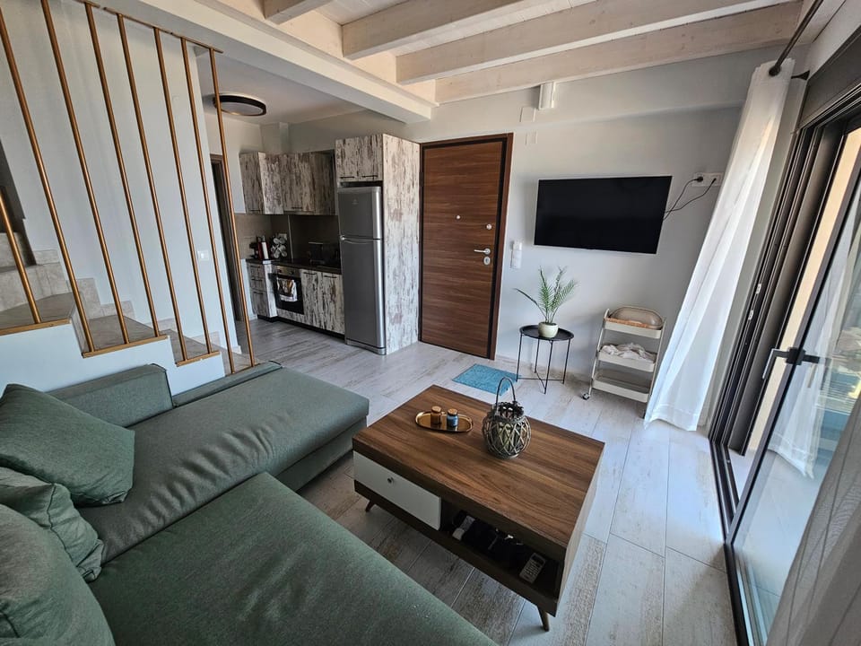 TV and multimedia, Kitchen or kitchenette, Living room, Seating area