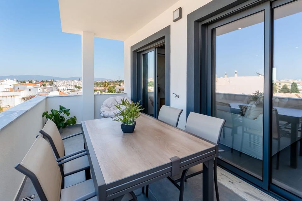 View (from property/room), Balcony/Terrace, Seating area, Dining area