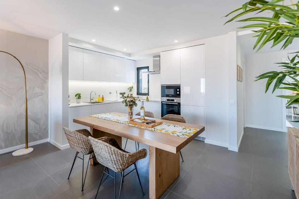 Kitchen or kitchenette, Dining area, oven, stove